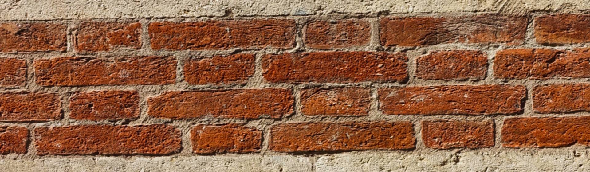 Verschillende typen grote scheuren in muur