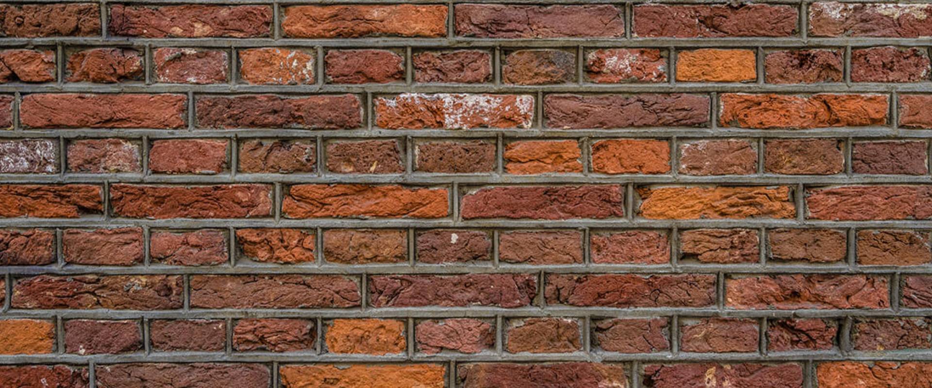 Verschillende soorten scheuren in metselwerk die professioneel herstel vereisen