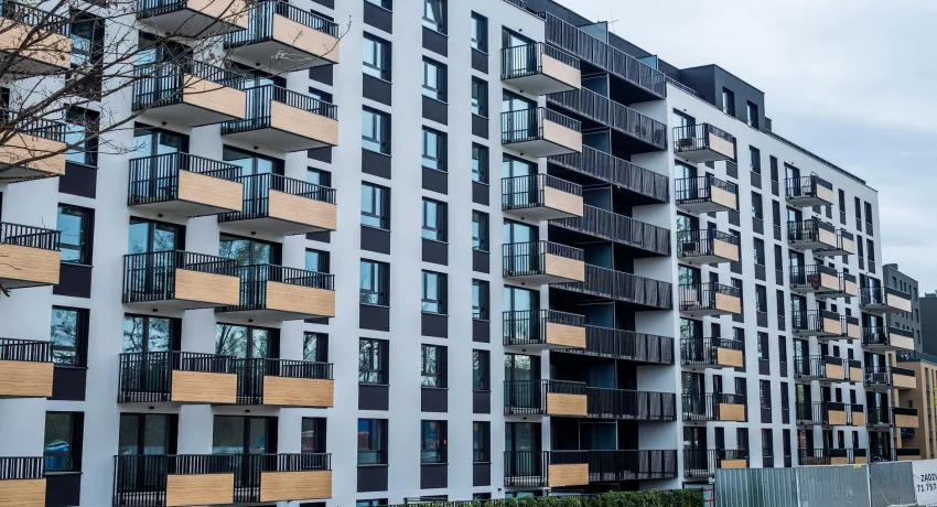 Groot project gevelrenovatie zandstralen appartementencomplex VvE