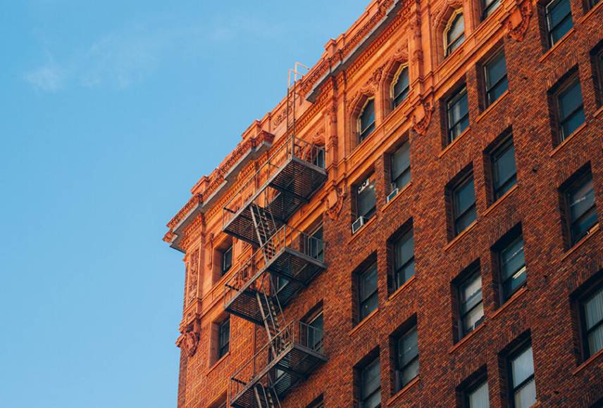 Gevelreparatie in de zomer