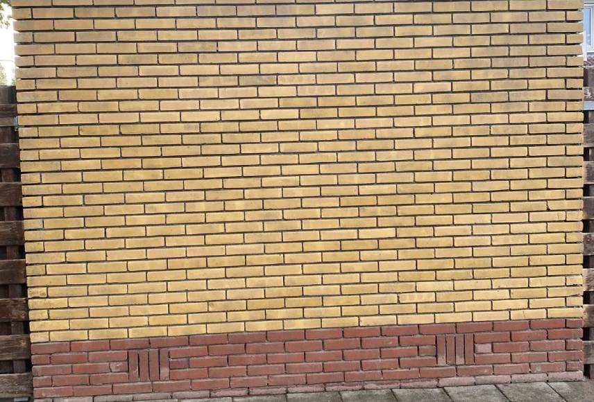 Vakman bezig met voegwerk renovatie