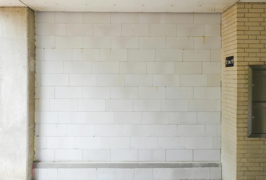 Zandstralen voor schilderen metselwerk kaleien voorbereiding