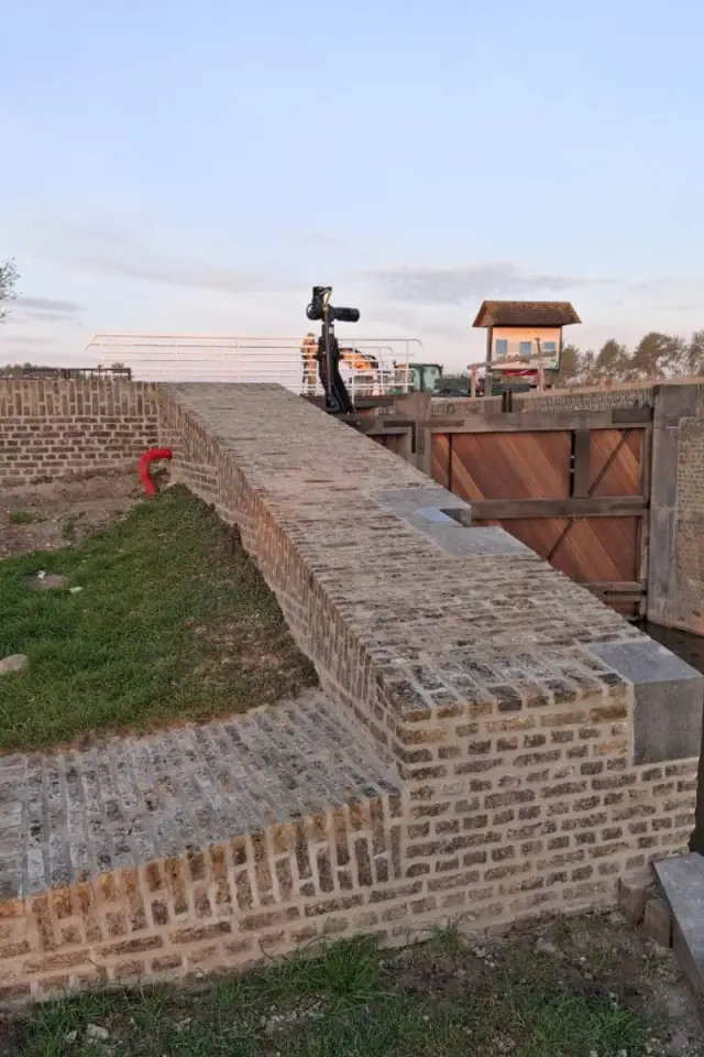 Gerestaureerde gevel met siermetselwerk